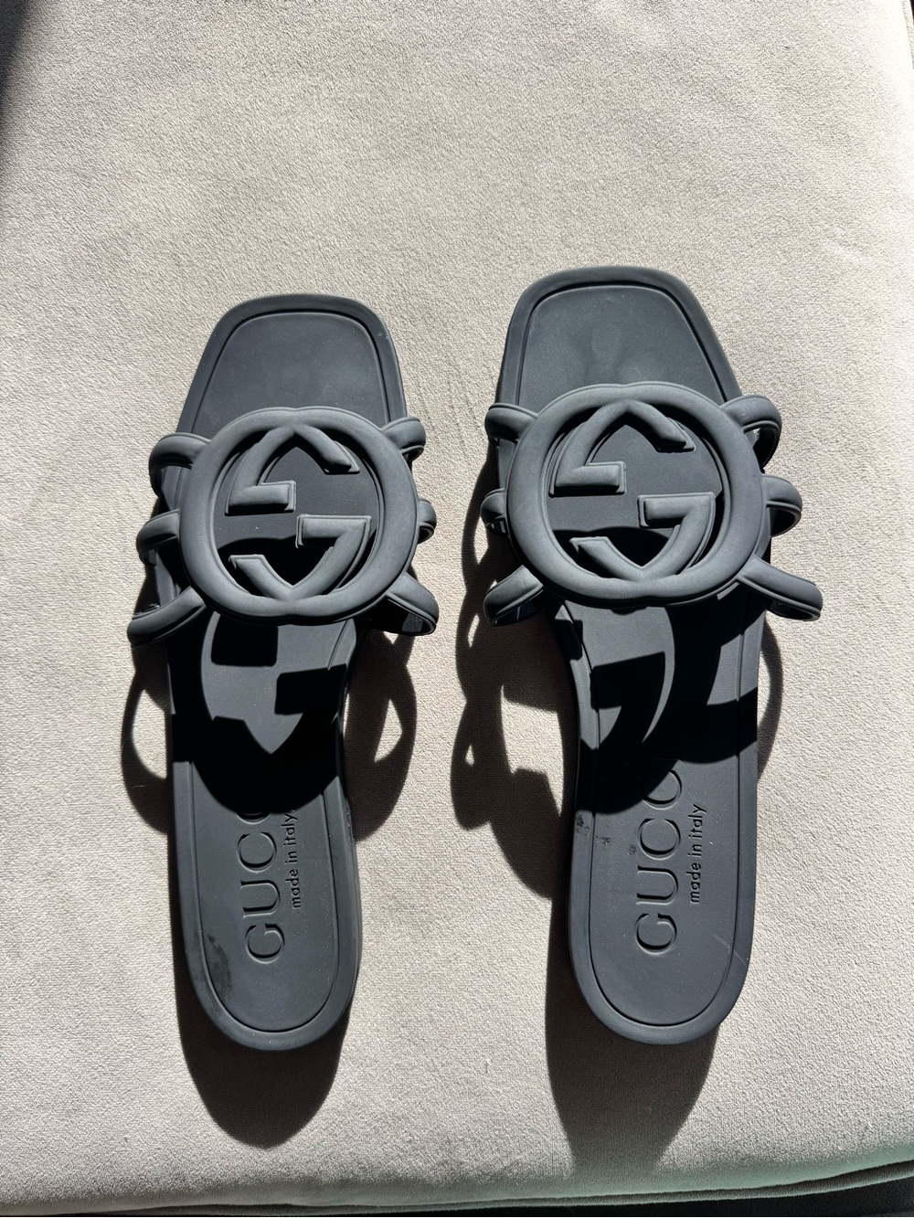 Gucci Black Rubber GG Slide Sandals NEW - Picture 3 of 8